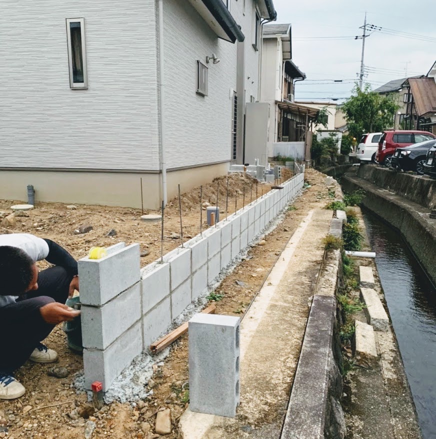 滋賀で庭の外構工事 エクステリア が安くで出来た ブロック塀
