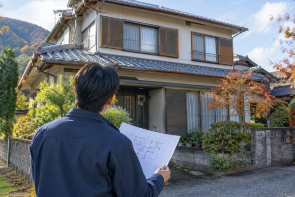 木造住宅の耐震リフォームを検討するイメージ